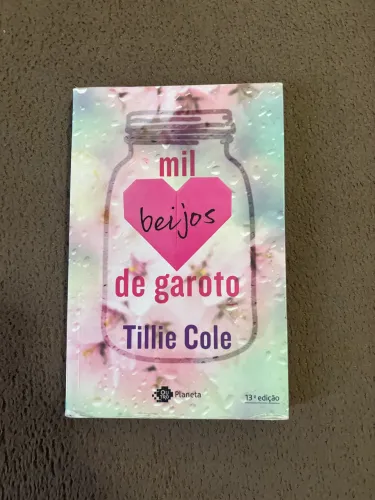 Livro Mil Beijos de Garoto - Tillie Cole