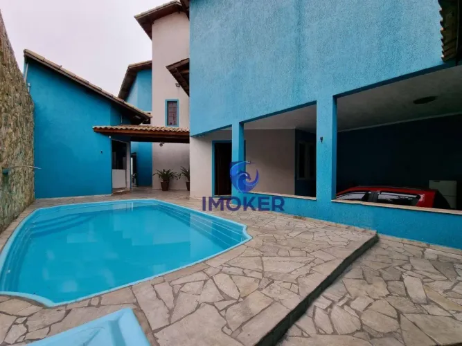 Sobrado em Ferraz de Vasconcelos/SP; 3 quartos (1 suíte); 2 vagas; piscina; próximo à esta