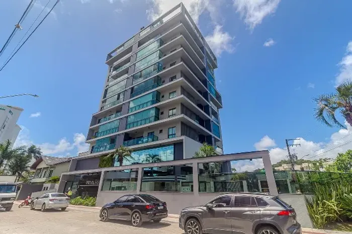 COBERTURA FRENTE MAR NA PRAIA BRAVA COM 3 SUITES, PISCINA PRIVATIVA E CHURRASQUEIRA