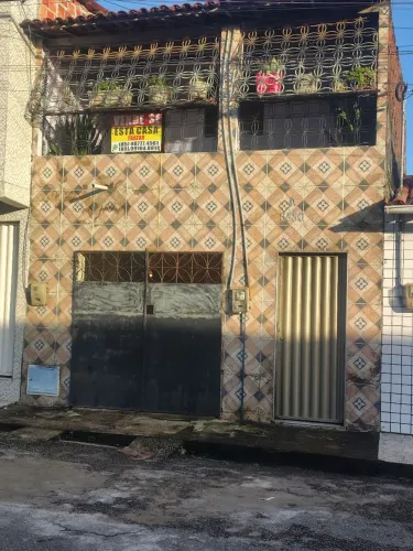 Duas casas a venda no Castelão