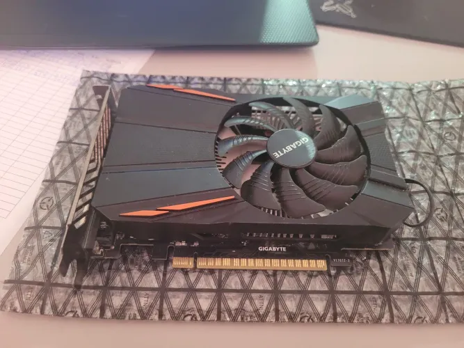 PLACA DE VIDEO GTX 1050TI 4GB GIGABYTE - VENDA OILU TROCA