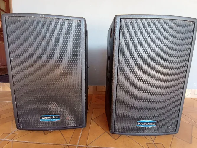 Caixas de som mais mesa de som