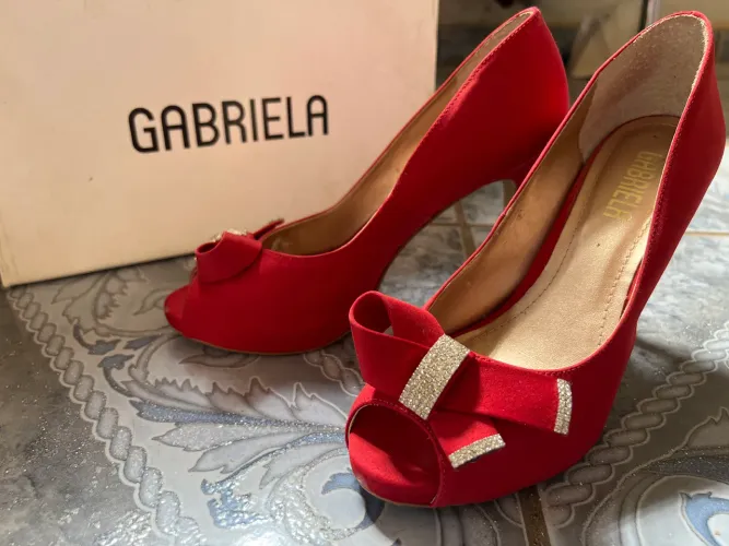 Brechó de roupas e sapatos