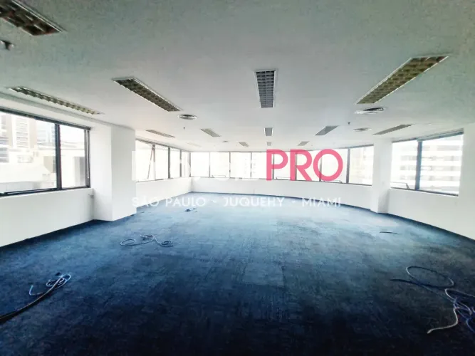 Conjunto na região da Berrini com 223m² e 5 vagas em condomínio com boa apresentação corpo