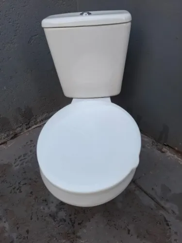 Vaso sanitário Deca e lavatório granito.