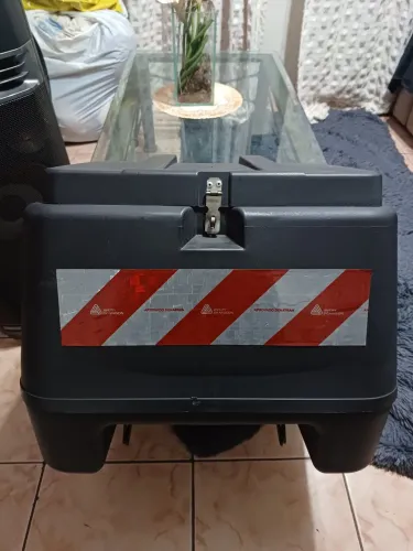 Baú pra moto com suporte 