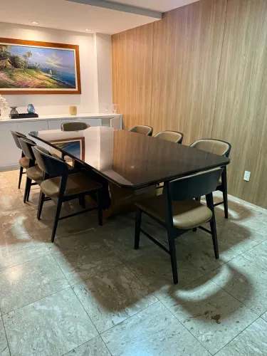 Mesa e cadeiras 8 lugares