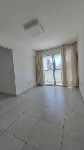 Apartamento com 02 quartos, 01 banheiro para locação anual no bairro de Manaira