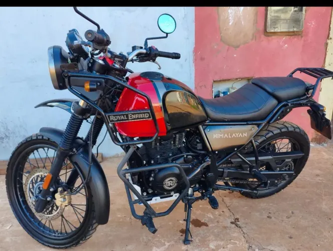 Royal enfield himalayan 411 (MOTOR FUNDIDO)