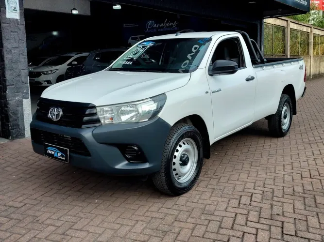 Toyota Hilux CS D4-d 4X4 2.5 16V 102cv TB Dies. 2021