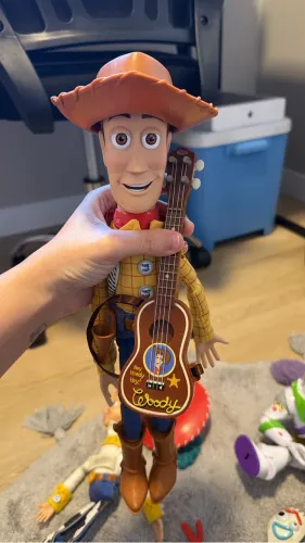 Vendo woody toy story 2001 perfeito estado