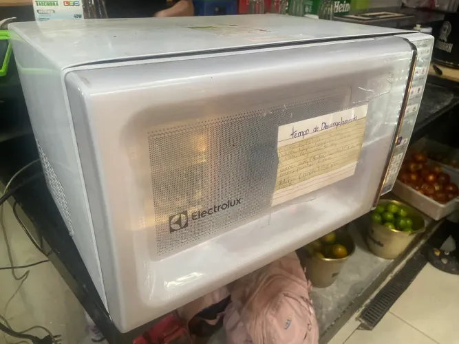 Microondas Electrolux Meo40/127v para retirada de peças