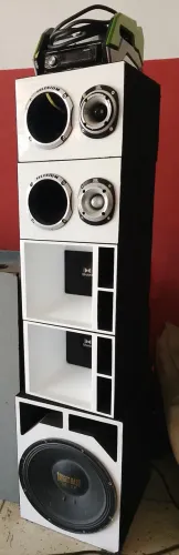 Som automotivo torre