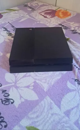 VENDO PS4 FAT + 2 CONTROLES + 2 JOGOS