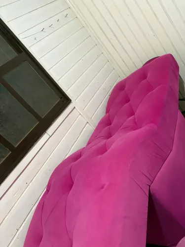 Maca rosa em ótimo estado acompanha mocho