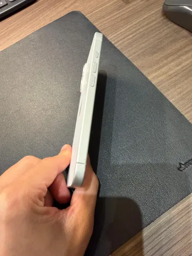 iPhone branco 16 