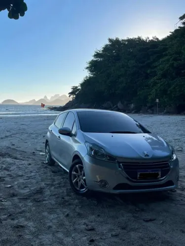 Peugeot 208 Allure 1.5 Flex 8V 5P 2015