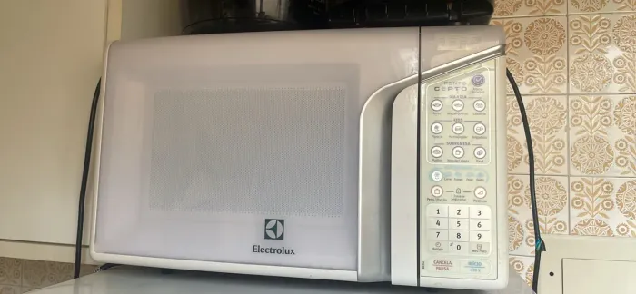 Micro-ondas Electrolux ? R$ 100