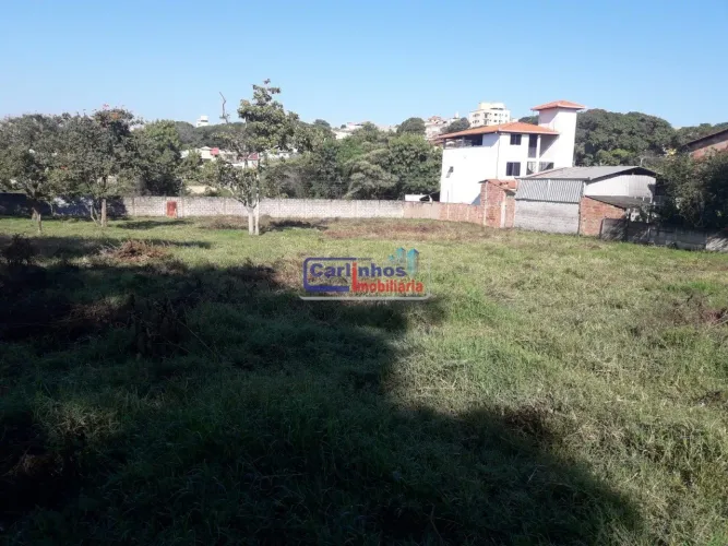 Terreno à Venda no Bom Retiro, Betim - 1080 m²