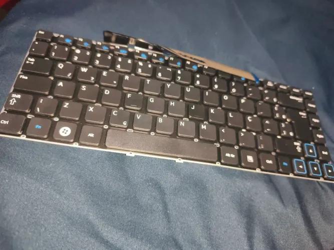 Teclado Notebook Samsung RV411 RV415 NP300 NP305 RF411 - ABNT2