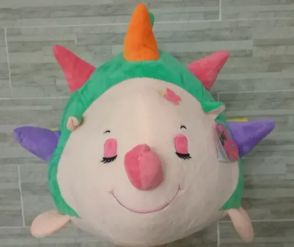 Porco espinho bolinha gordinho verde com espinhos coloridos Pelúcia Média 50 cm