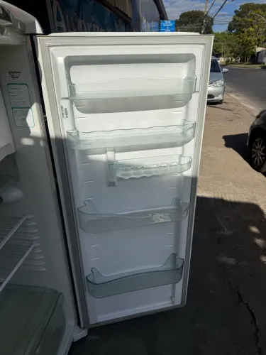 Geladeira Electrolux 300litris
