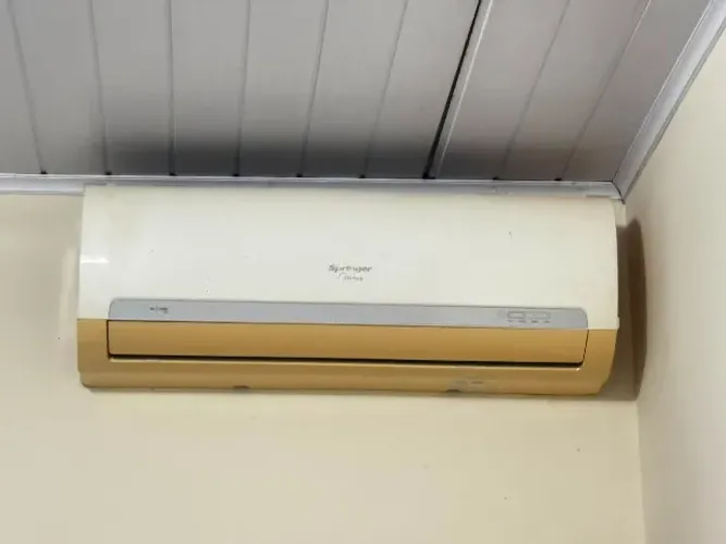 Ar condicionado Split 12000 BTUs Springer 6 anos de uso