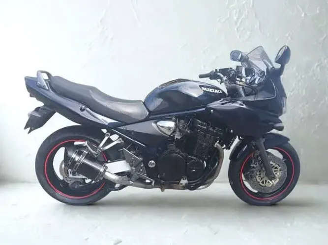 Bandit 1200 e muito bem conservada.