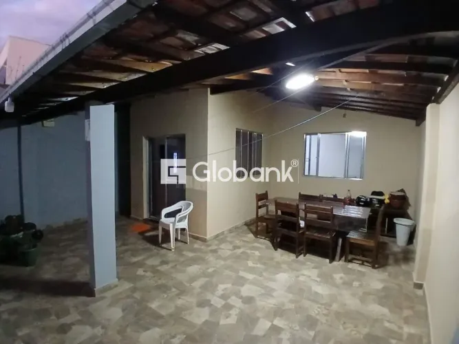 Casa Térrea com 3 Quartos à Venda - Bairro São Judas Tadeu