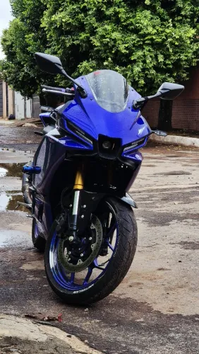 YZF Yamaha R3 connected
