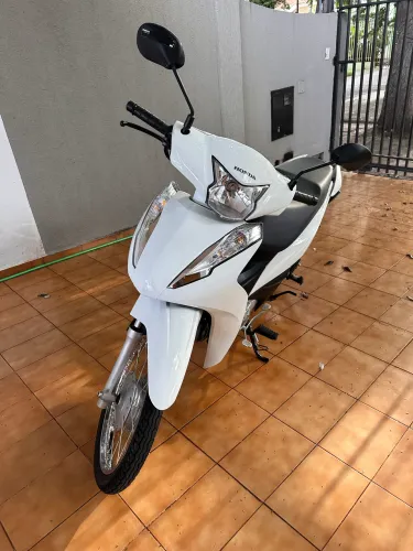 Honda Biz 110i 2022 Branca - Conservada e Econômica