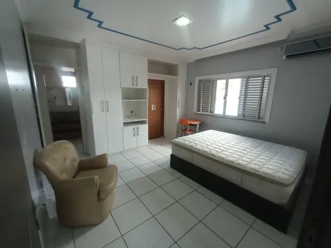 100% Mobiliada Casa Duplex 280m² c/ 3 Suítes e Piscina no Conj. Jardim Sakura