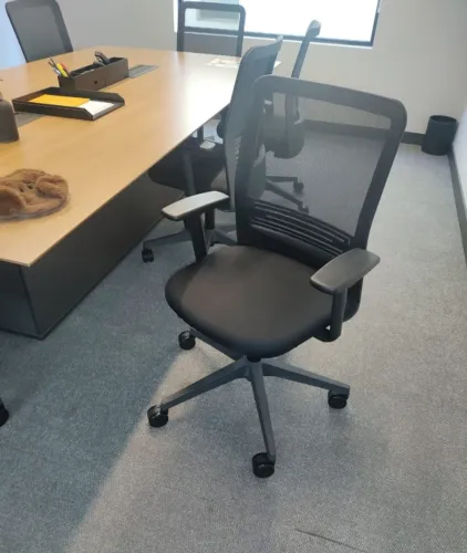 Cadeira Herman Miller Tecton All Black seminovas Diversas unidades (preço unitário)