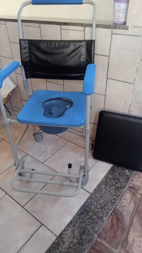 Cadeira higiênica e de passeio 