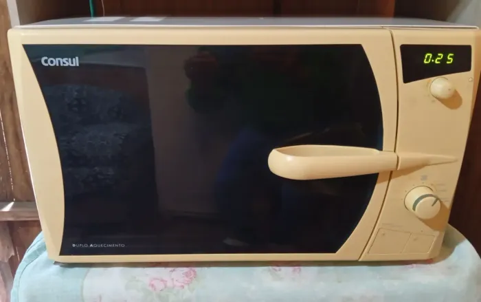 Vendo de barbada Microondas em ótimo estado 