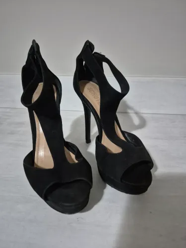Sapato Schutz tamanho 35