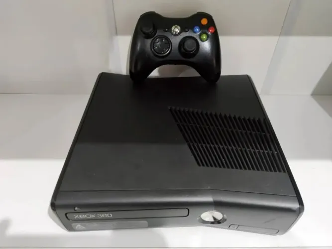 Xbox 360 Slim à venda!
