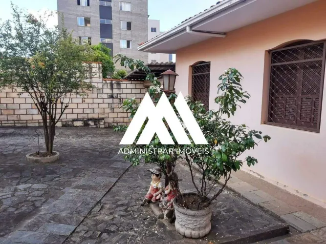 Vendo casa em Itaúna em excelente localização!