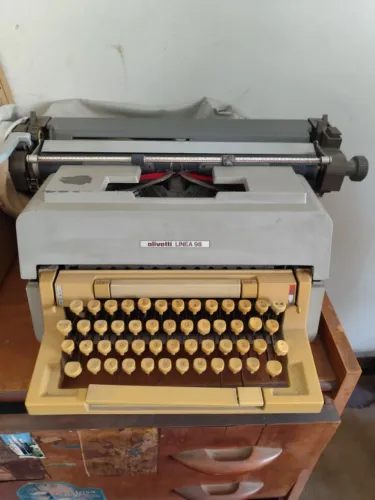 Maquina de Escrever Olivetti Linea 98