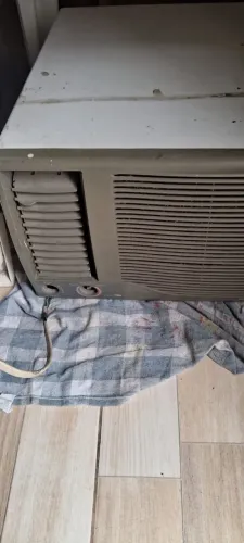 Ar de janela 7500 quente frio funcionando tudo (só tá sem os botões )