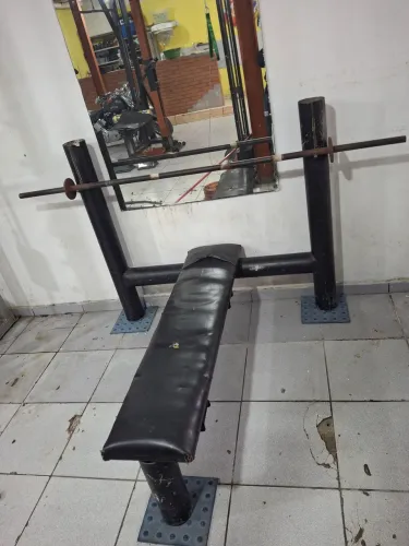 Equipamentos para prática de musculação