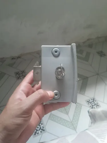 Fechadura para porta de vidro