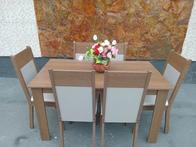 Mesa com 6 cadeiras 