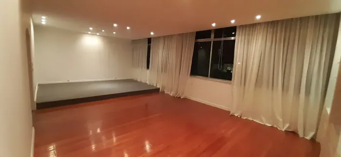 Apartamento para aluguel tem 150 metros quadrados com 3 quartos