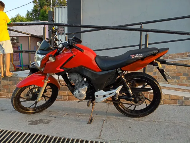 Moto quitada pronta pra rodar