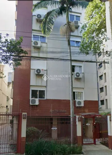 Apartamento amplo e diferenciado de 2 dormitórios, sendo 1 suite e vaga dupla coberta e es
