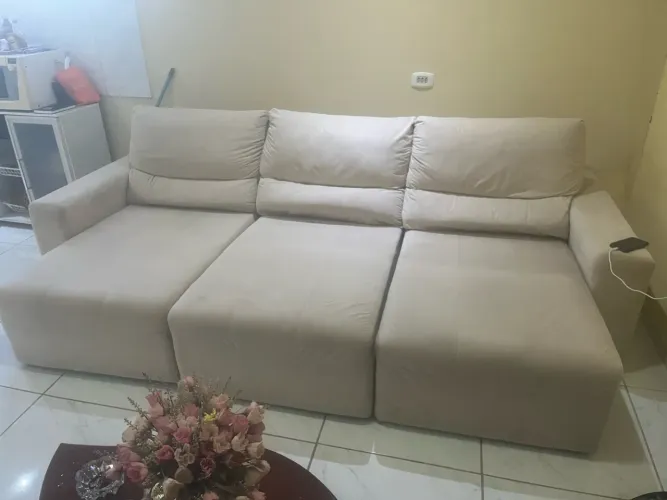 Vendo sofá retratil com molas ensacadas de pillow medindo 3.50 mts