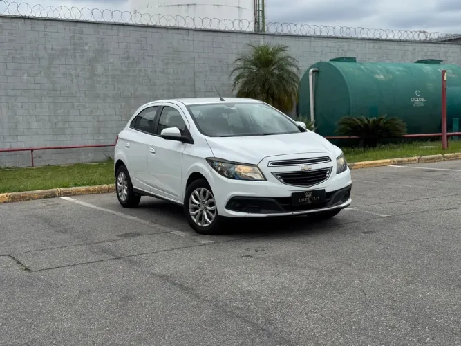 Chevrolet Onix Hatch LT 1.4 8V Flex Power Mec. 4P 2014