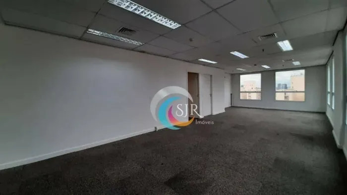 Conjunto comercial de 198 m² - 6 vagas