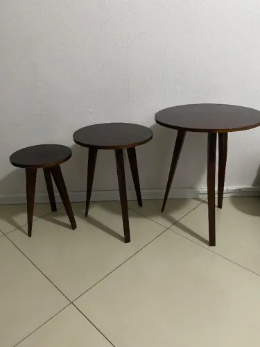 Conjunto de mesas de apoio